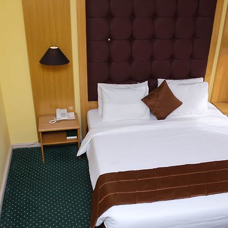 Bolingo Hotel Абуджа Екстериор снимка